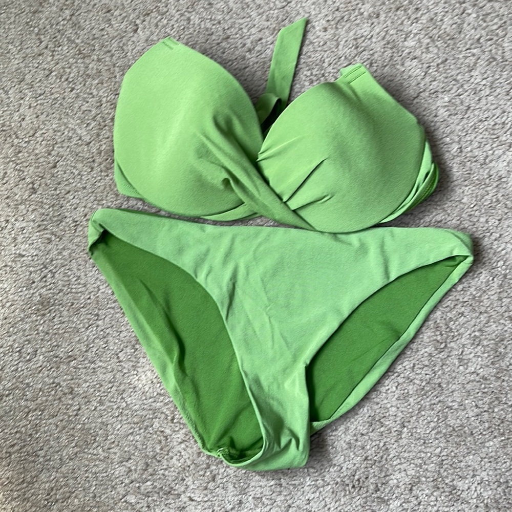 Bikini - Picture 2 of 5